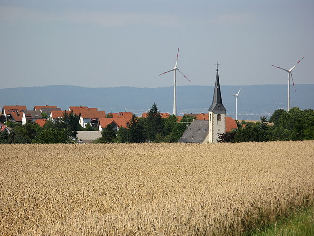 Deutsche Kleinstadt Ebersheim mit Windmühlen