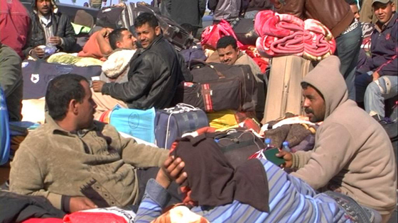 Thousands of Libyan refugees remained stranded at the Ras Jedir border crossing, 5 March 2011. Photo: Magharebia. Source: Wikimedia