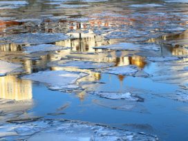 Kremlin mirrored in Moskva river