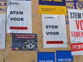 Board for election campaigns with posters of pro and against parties of the Association Agreement with Ukraine, Utrecht, Netherlands. Wikimedia