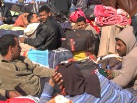 Thousands of Libyan refugees remained stranded at the Ras Jedir border crossing, 5 March 2011. Photo: Magharebia. Source: Wikimedia