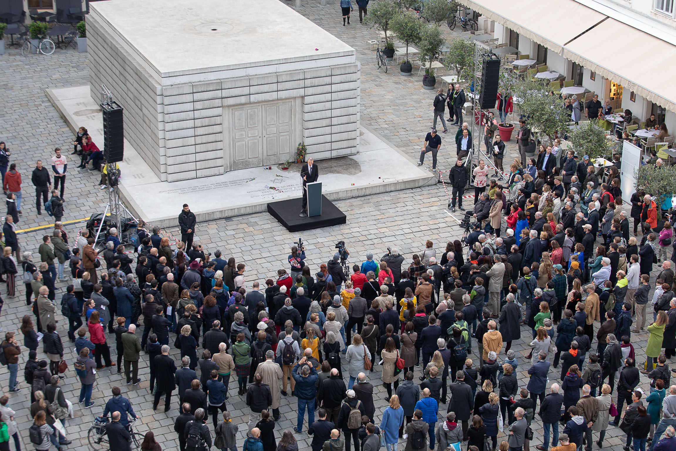 Timothy Snyder giving a Speech at Judenplatz, Vienna.